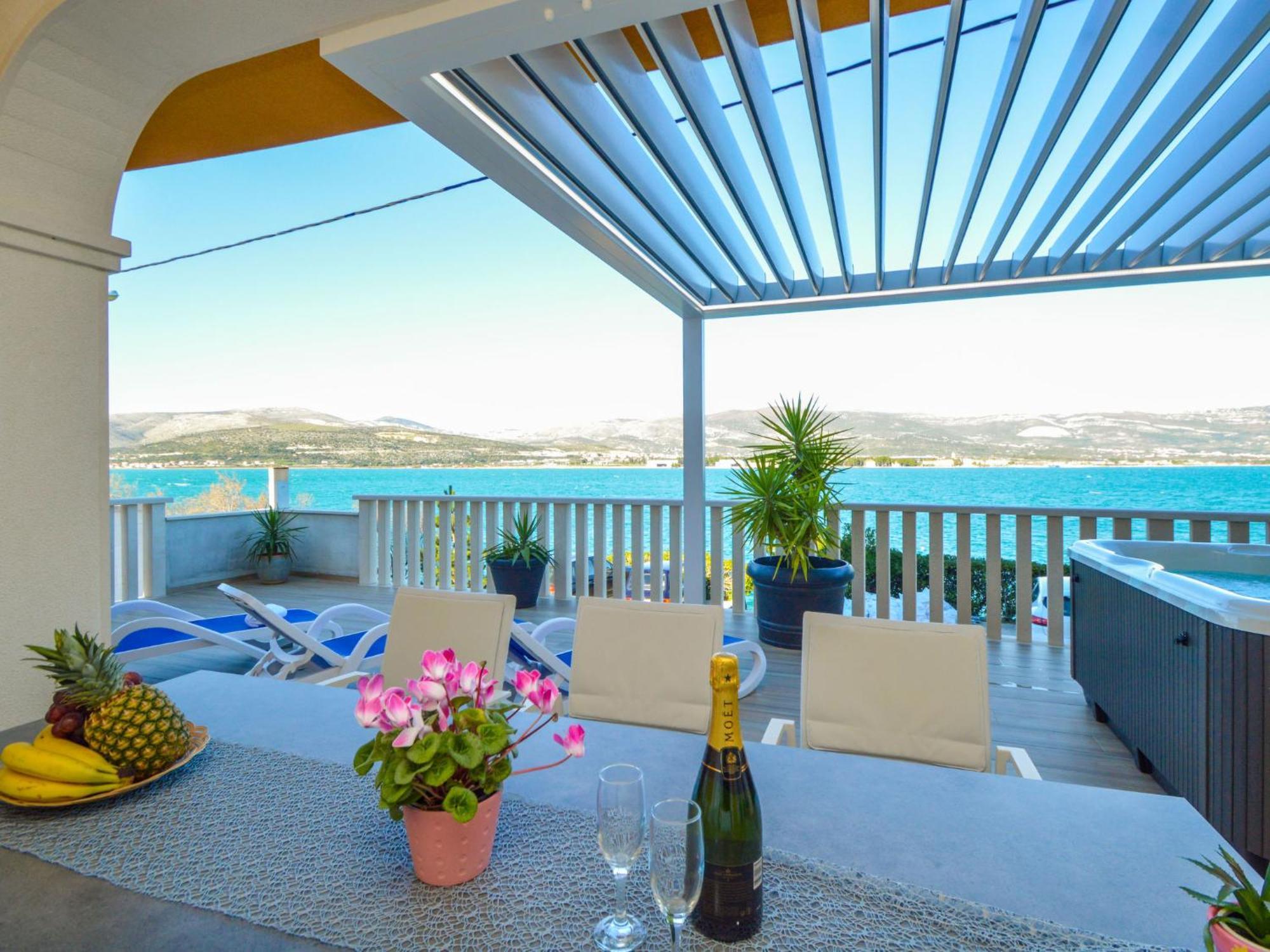 Apartment Mornar-5 By Interhome Trogir Exteriör bild